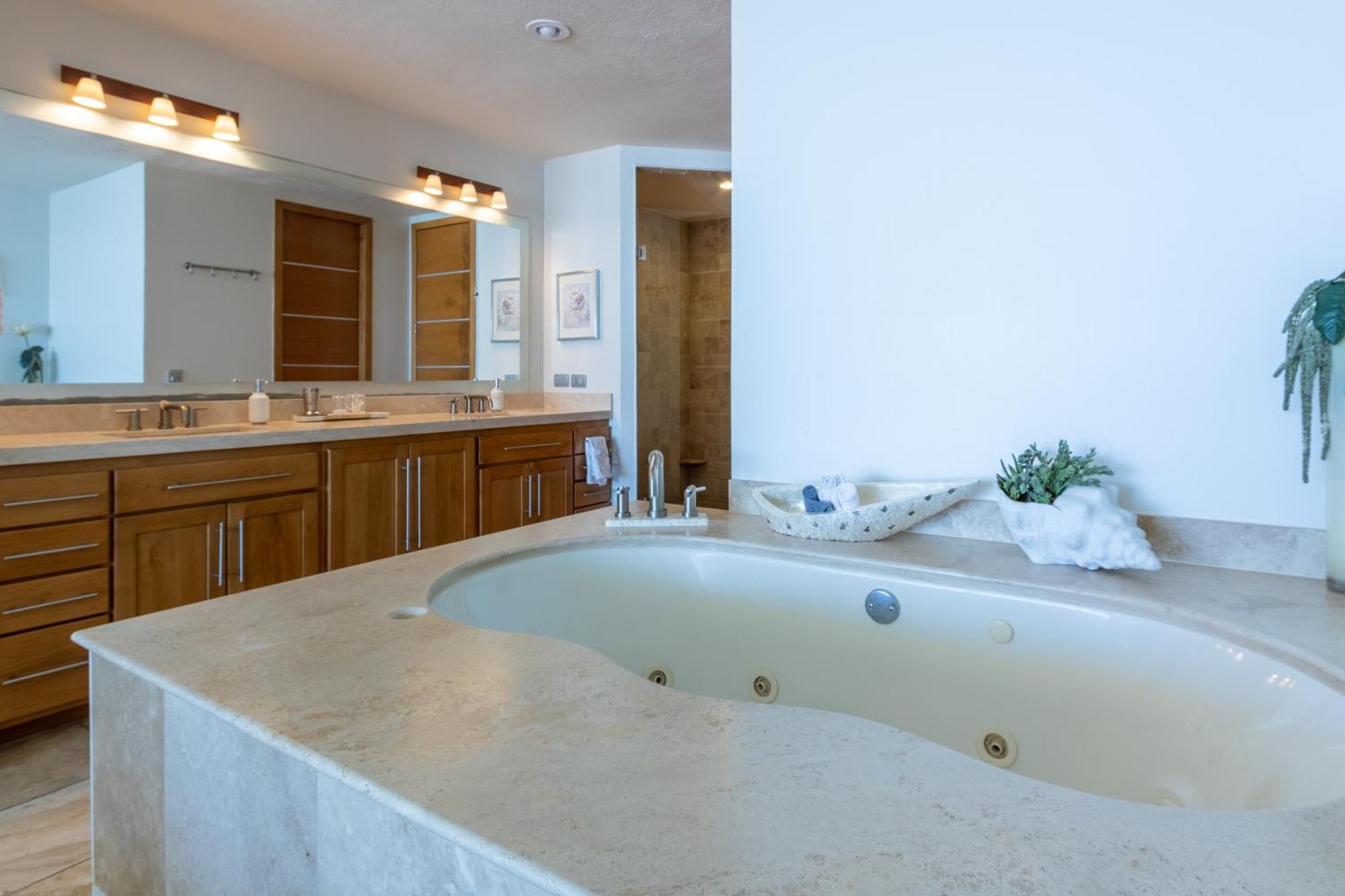 Playa Blanca - 9th Floor Ocean Views! *