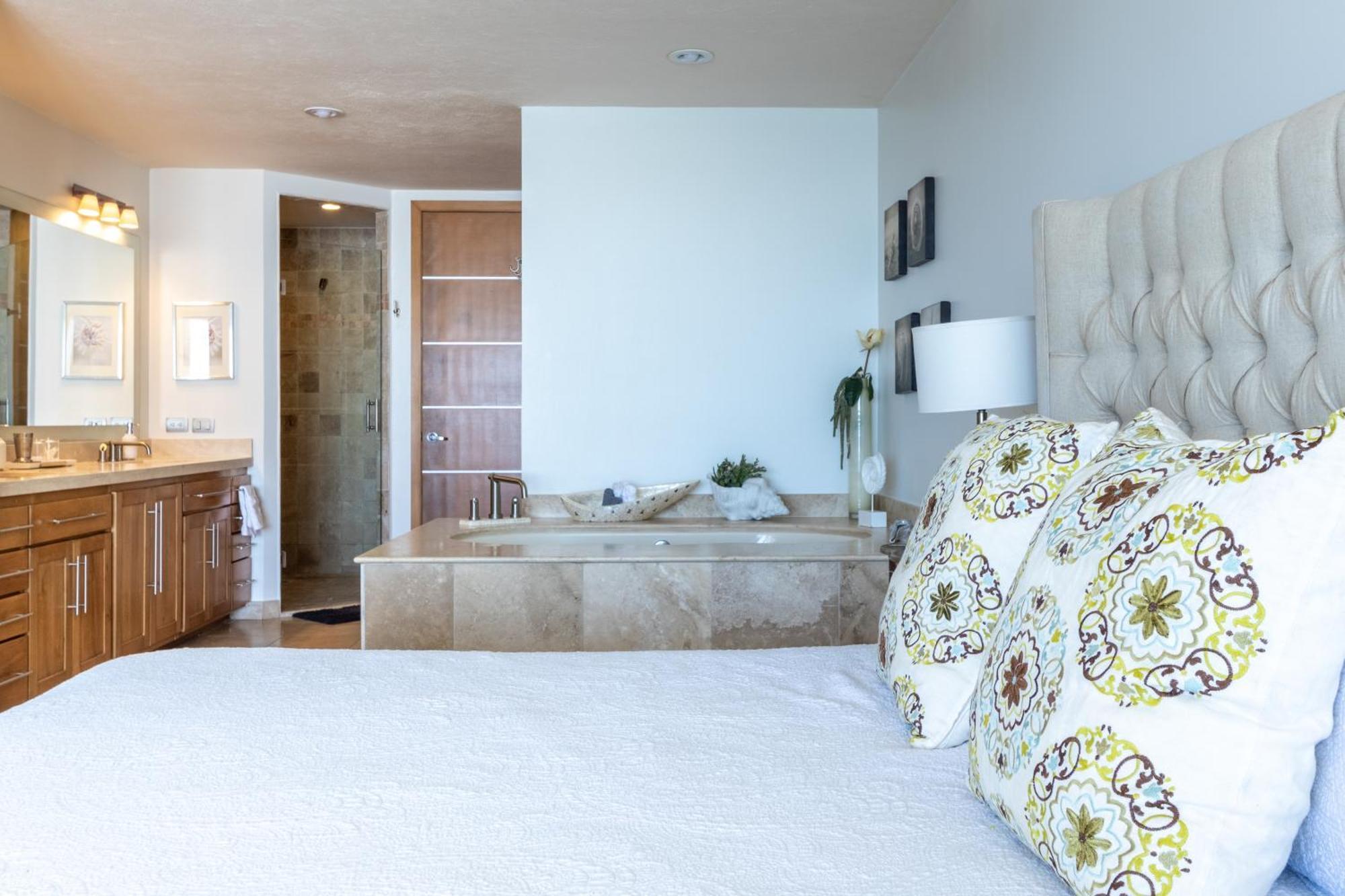 Apartment Playa Blanca - 9th Floor Ocean Views!